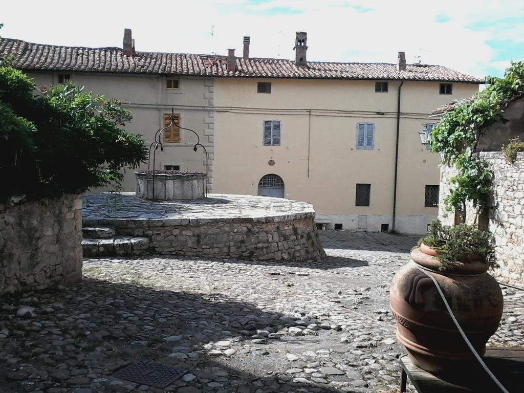 Cisterna Nel Borgo Hotell Castiglione dʼOrcia Exteriör bild