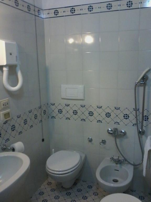 Cisterna Nel Borgo Hotell Castiglione dʼOrcia Rum bild